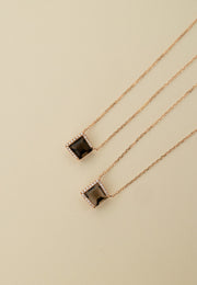 Dije cuarzo ahumado con halo de diamantes 18k