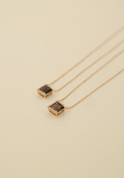 Dije cuarzo ahumado con halo de diamantes 18k