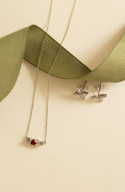 Dije nix spinel rojo y diamantes 14k