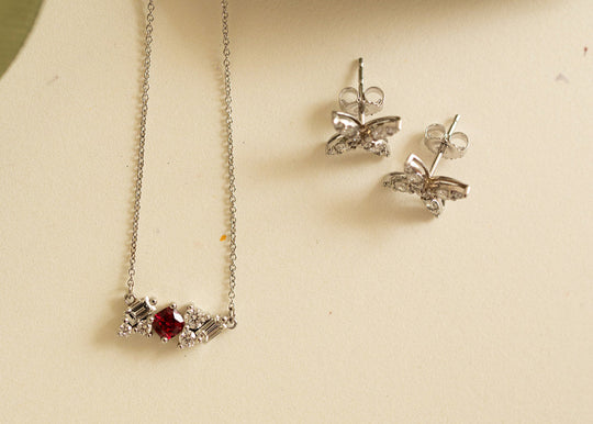 Dije nix spinel rojo y diamantes 14k