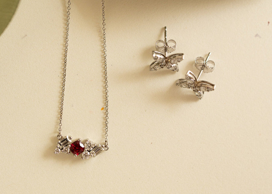 Dije nix spinel rojo y diamantes 14k
