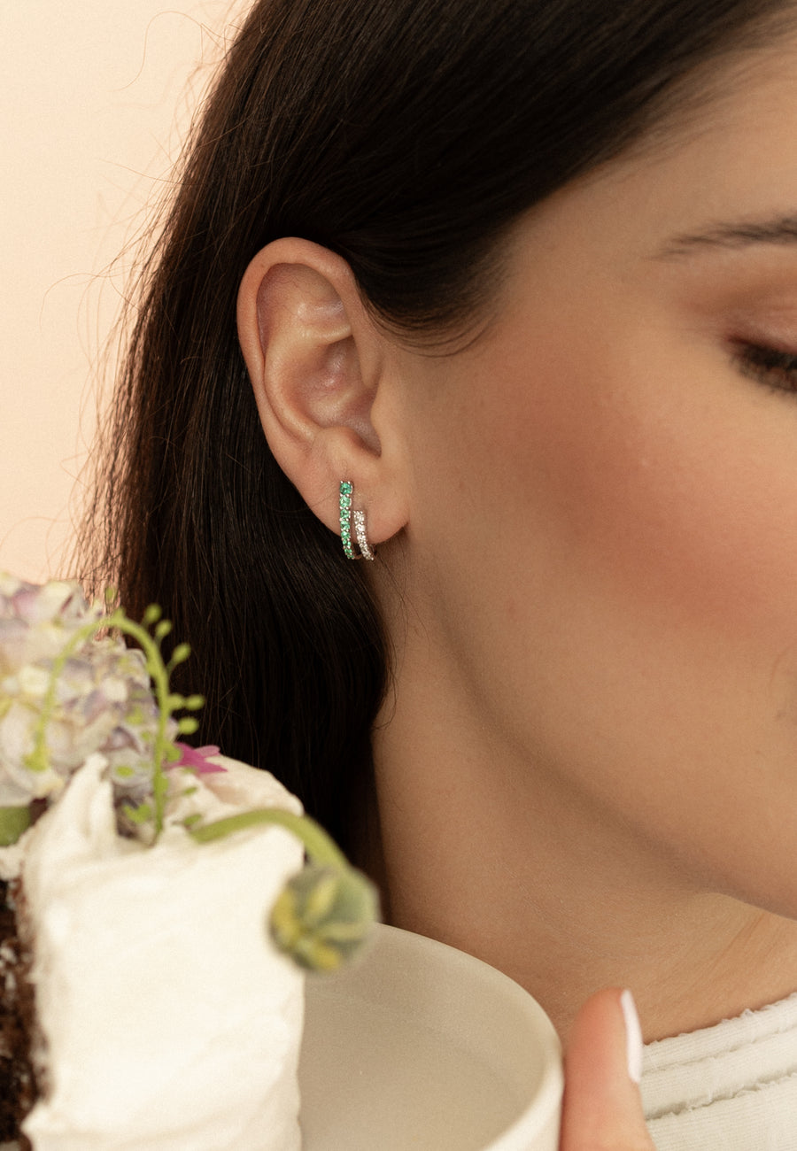 Medias arracadas esmeraldas y diamantes 18k