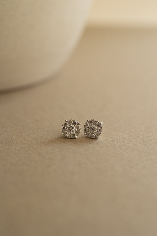 Aretes cluster de diamantes con uñas 14k