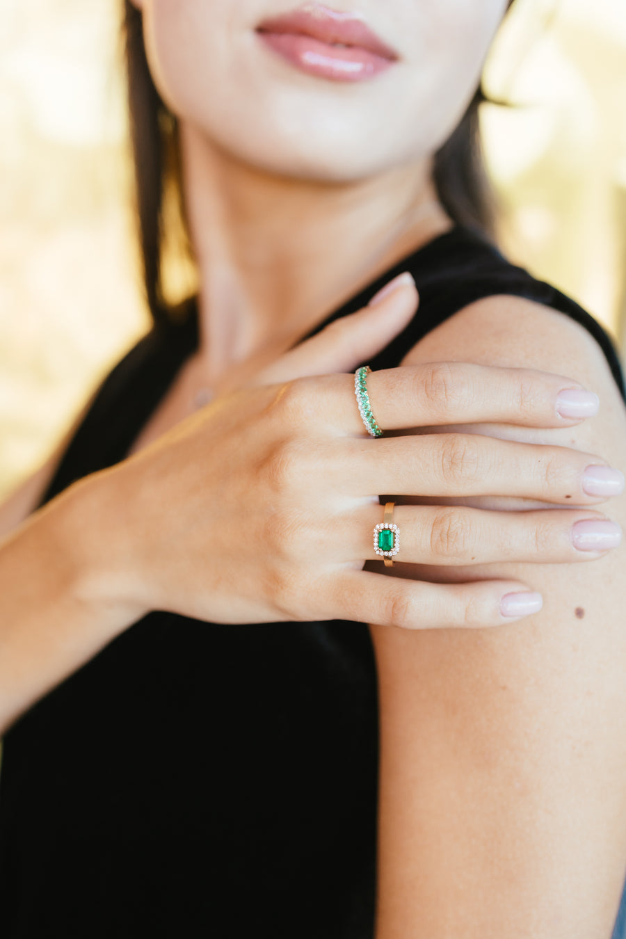 Anillo esmeralda EC 0.7ct con halo de diamantes 18k