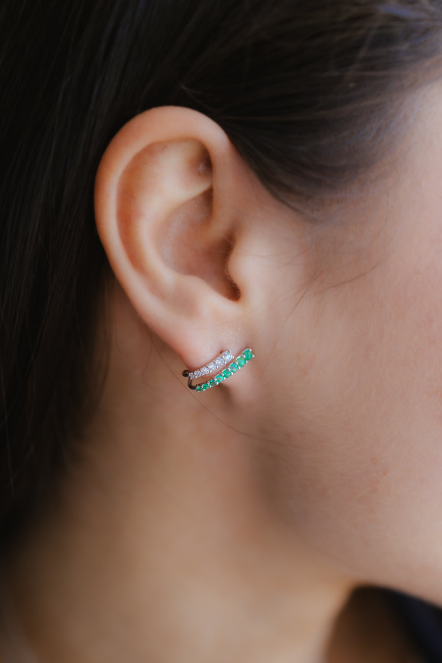 Medias arracadas esmeraldas y diamantes 18k