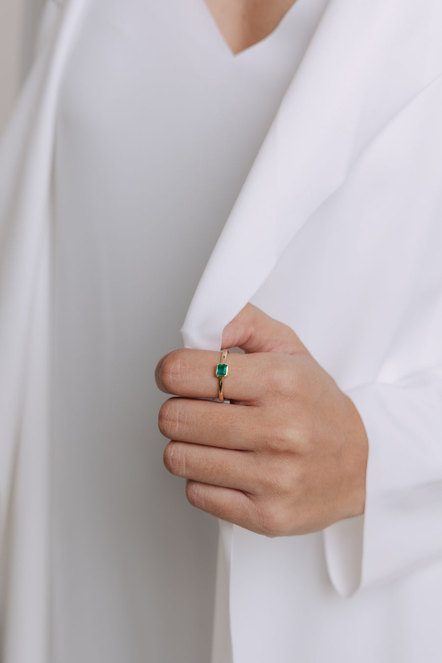 Anillo esmeralda bisel EC 0.3ct 14k