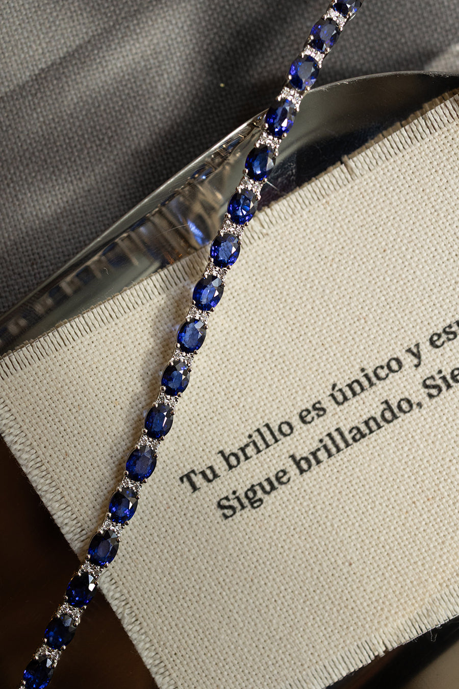 Pulsera zafiros azules OV 10.62ct y diamantes 0.32ct 18k