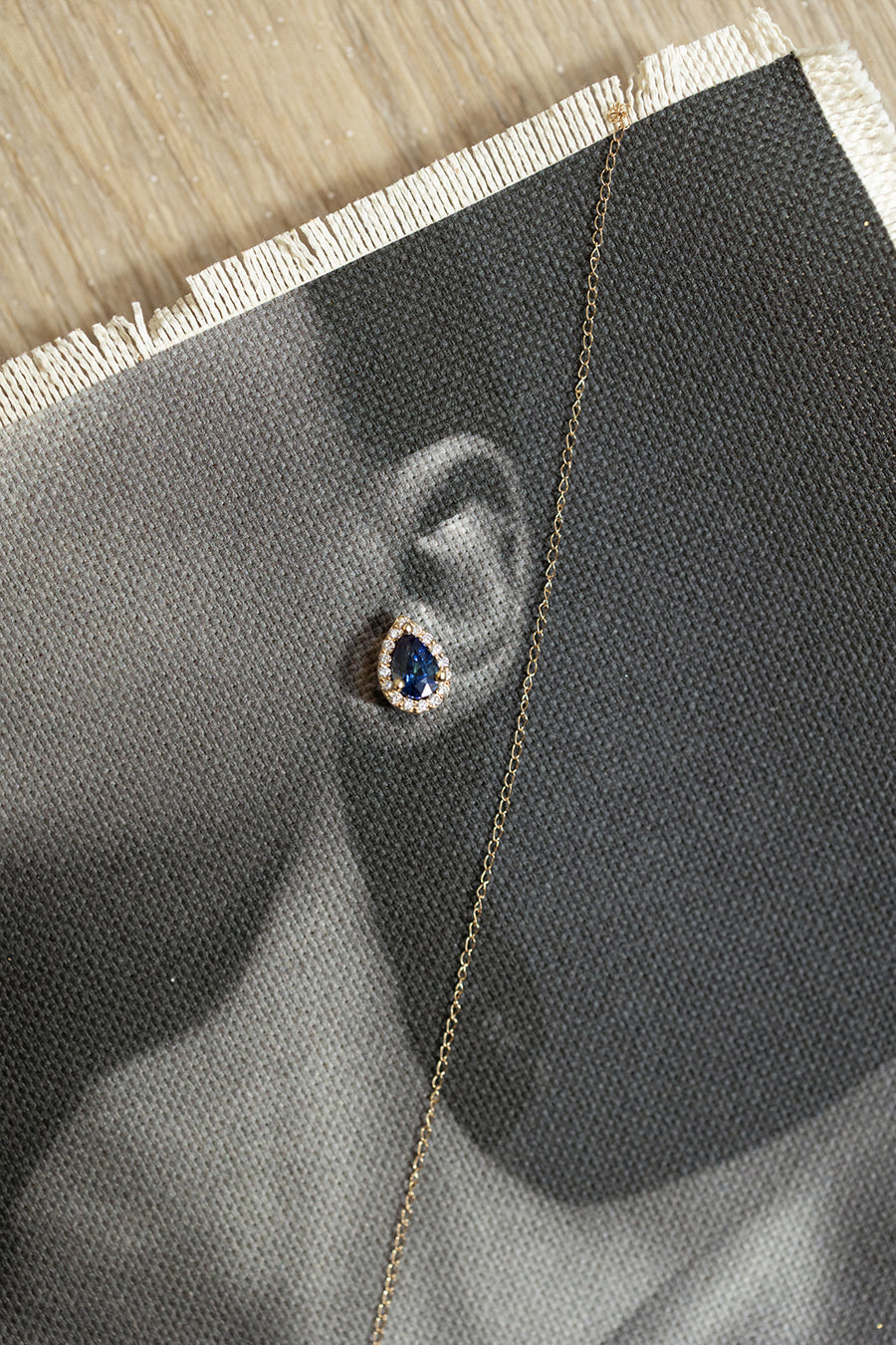 Aretes Zafiro azul PS 1ct con halo de diamantes 14k