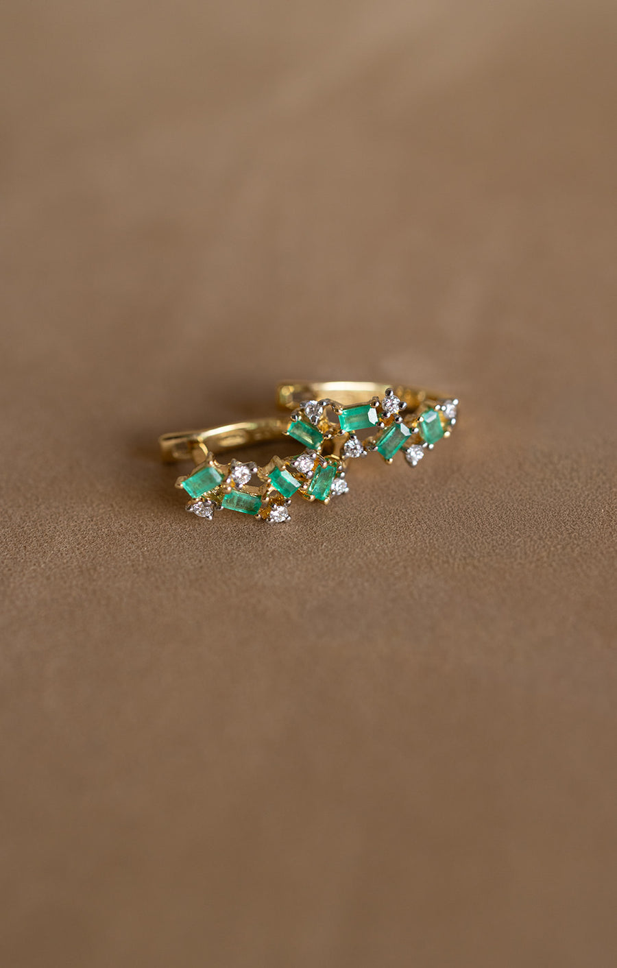 Arracadas esmeraldas 0.7ct diamantes 0.15ct 18k