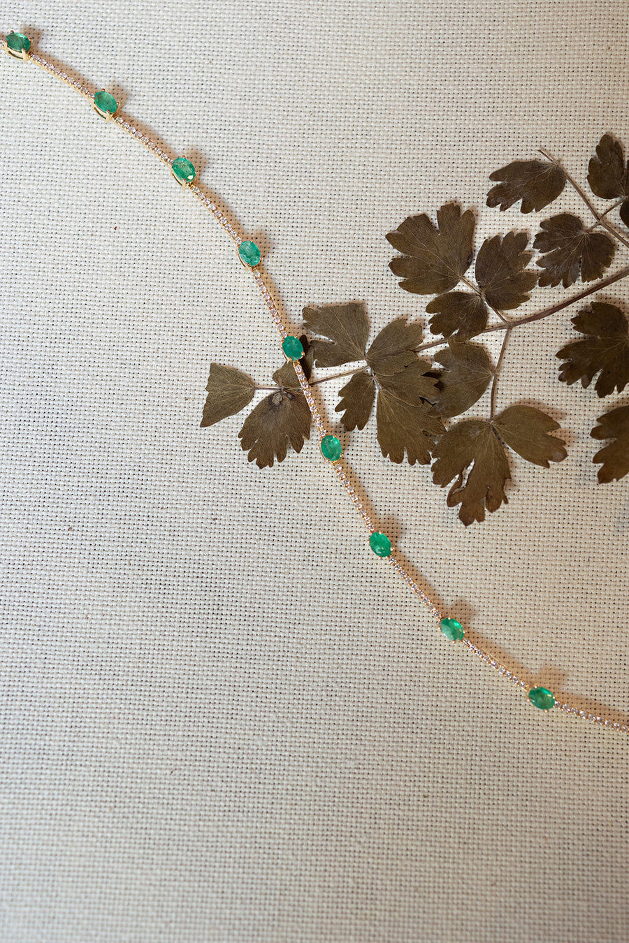 Pulsera esmeraldas 2ct y diamantes 0.6ct 18k