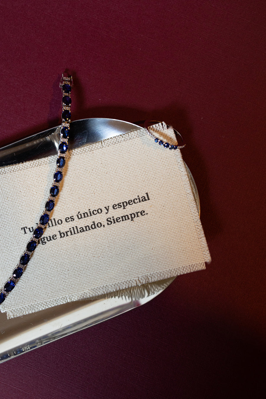 Pulsera zafiros azules OV 10.62ct y diamantes 0.32ct 18k