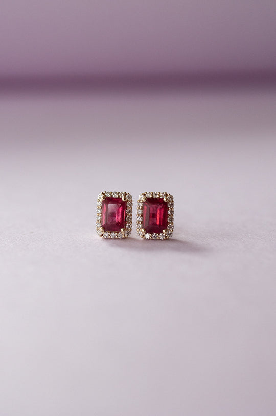 Aretes Rubí EC 1.8ct con halo de diamantes 14k