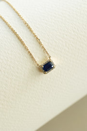 Dije zafiro azul EC 0.55ct c/halo en diamantes 14k