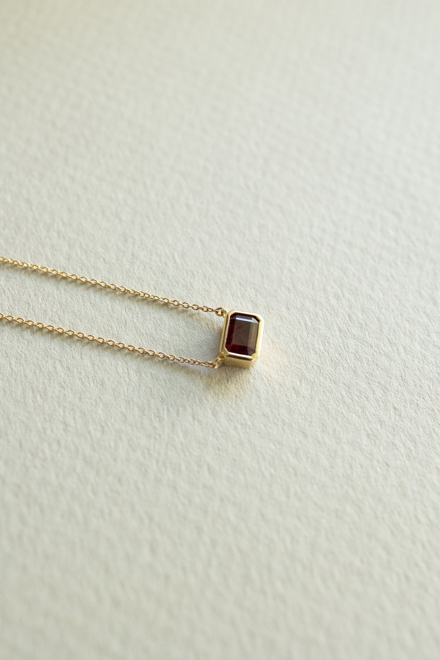 Dije rubi EC 0.55ct con bisel 14k
