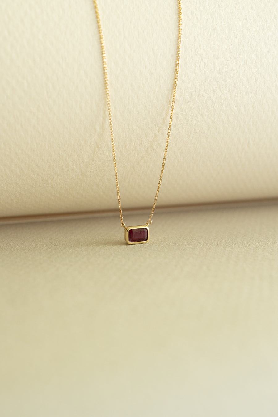 Dije rubi EC 0.55ct con bisel 14k