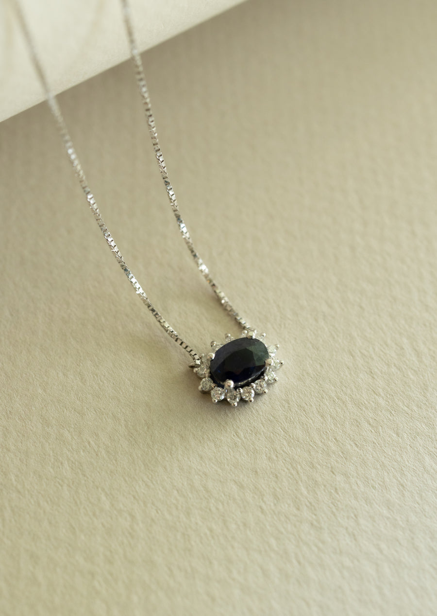 Dije Kate zafiro azul OV 1ct c/halo en diam 0.2ct 14k