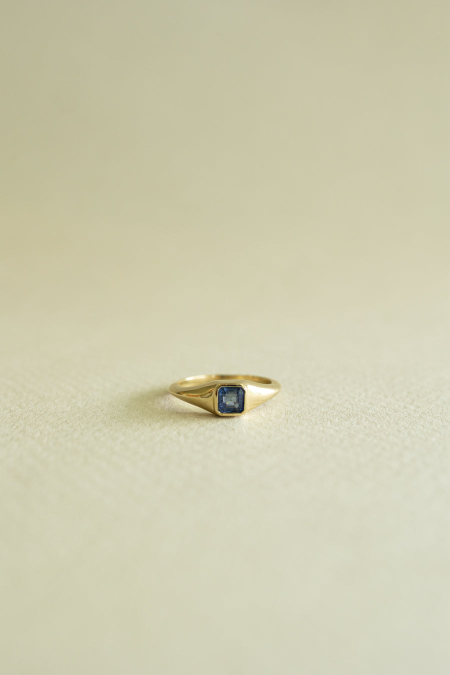 Pinky ring zafiro azul AS 0.3ct 14k