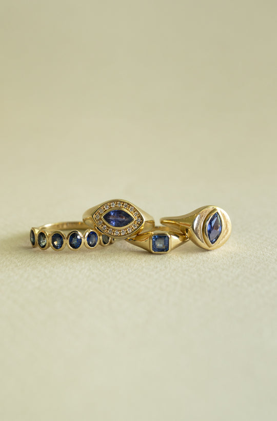 Pinky ring zafiro azul MQ c/halo en diamantes 14k
