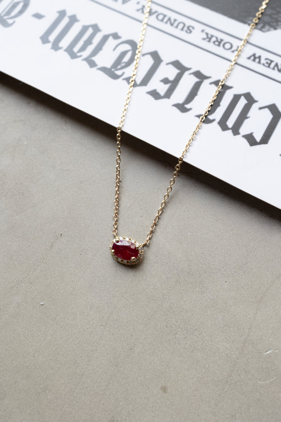 Dije Niza | Dije rubí OV con halo de diamantes 15k