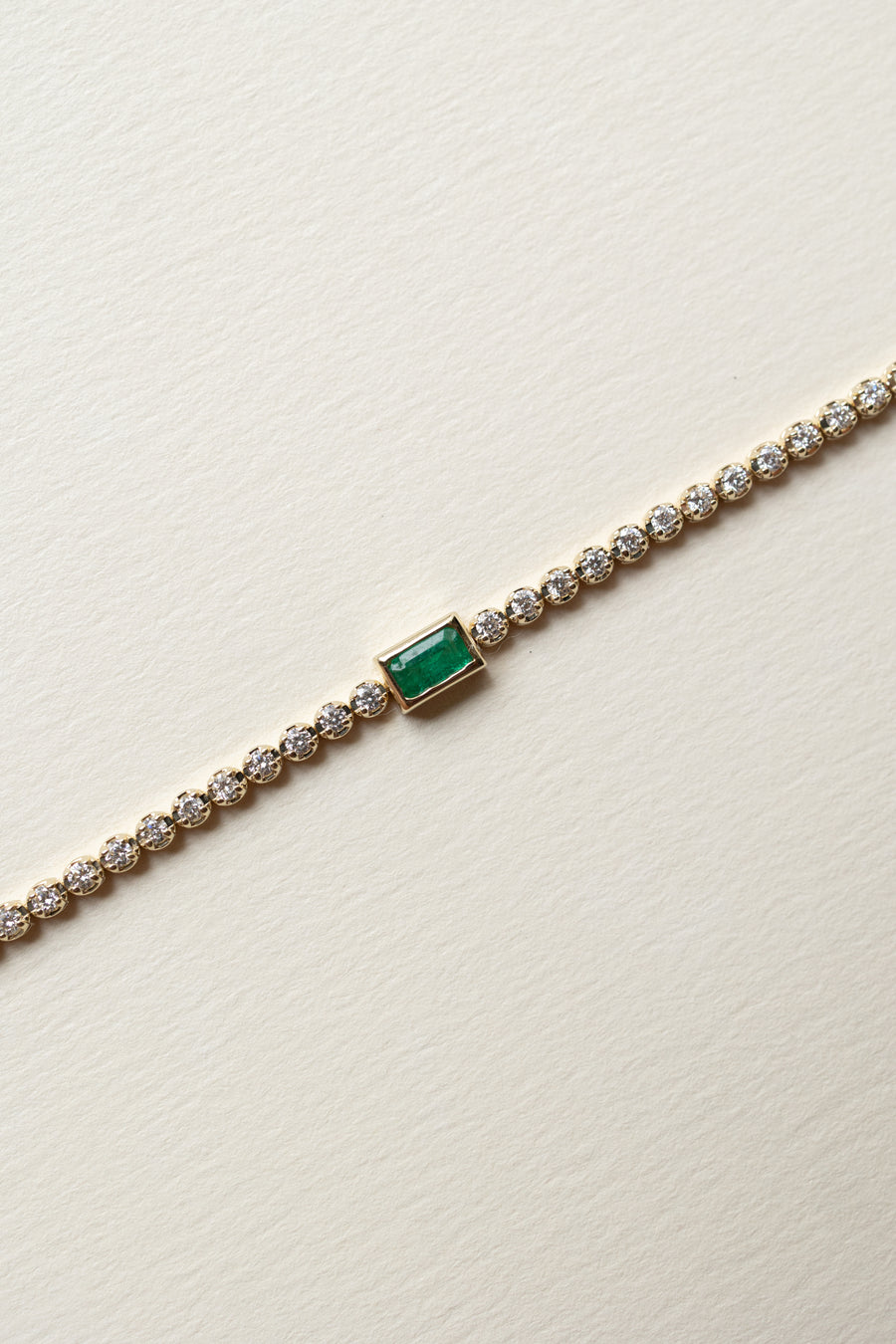 Pulsera Mallorca | Pulsera tennis diamantes 0.7ct y esmeralda bg 0.3ct bisel 14k