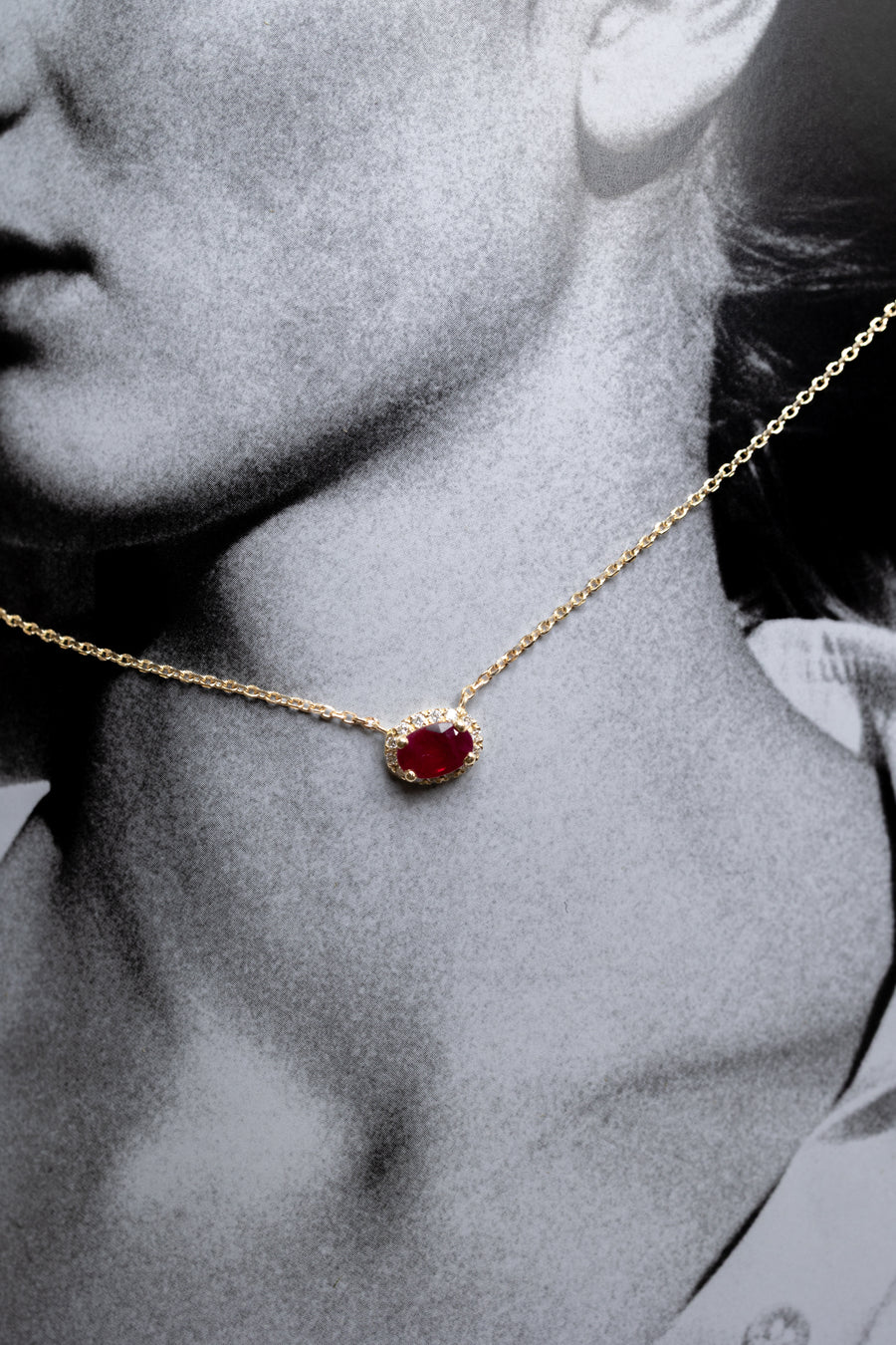 Dije Niza | Dije rubí OV con halo de diamantes 15k