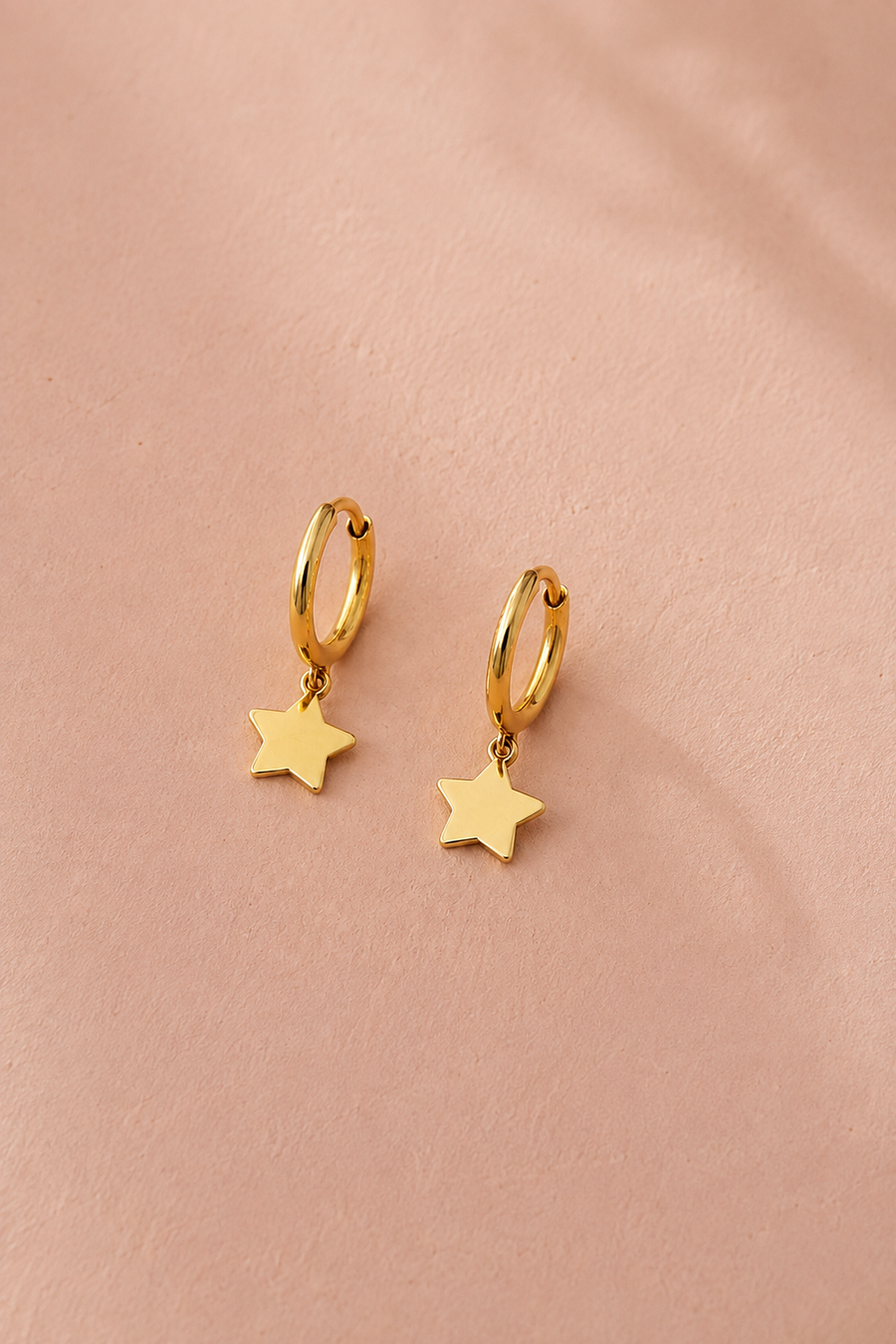 Arracadas con estrella colgando 14k