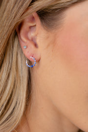 Aretes curva zafiros azules degradados 18k