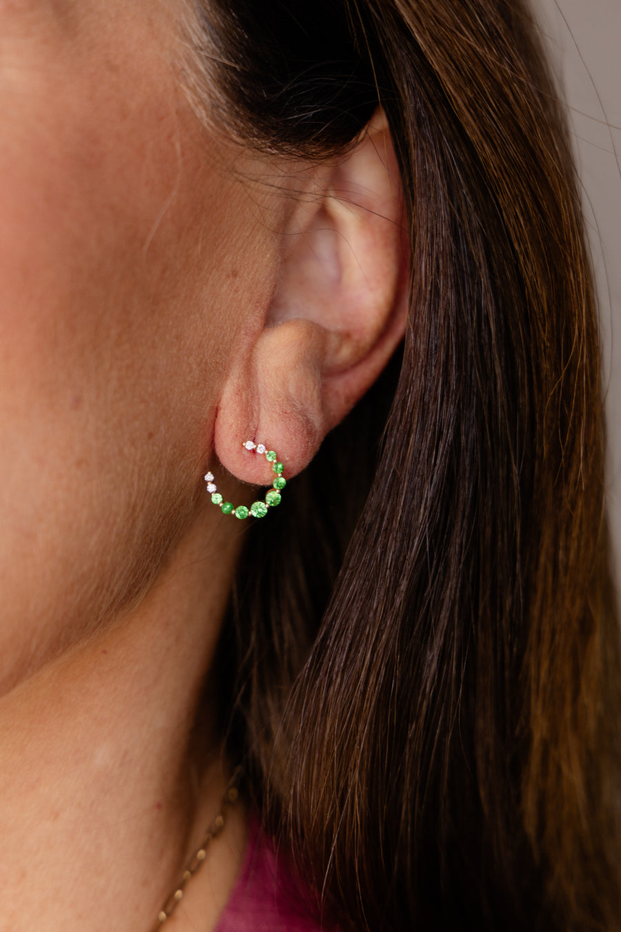 Aretes curva Tsavoritas degradadas 18k