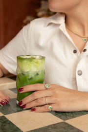 Anillo Kate esmeralda OV 1.6ct con halo de diamantes 14k