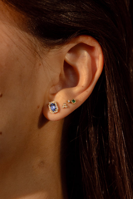 Aretes zafiros azules EC 0.6ct total con halo de diamantes 14k