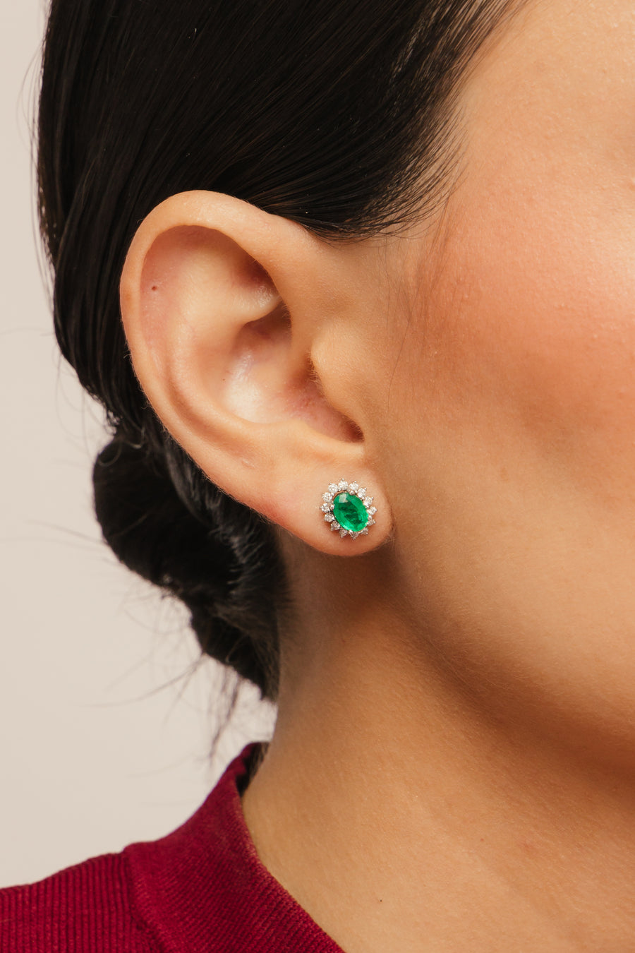 Aretes Kate esmeralda 1.5ct total con halo de diamantes 0.4ct 14k