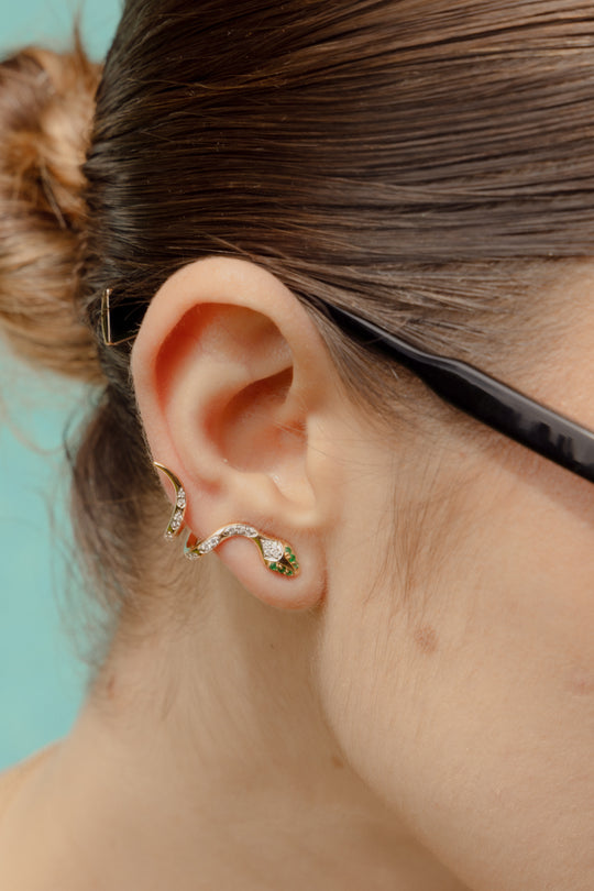Aretes serpiente diamante y esmeralda crawlers 18k