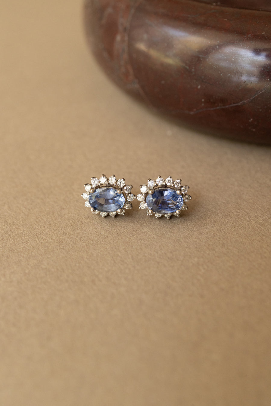 Aretes kate 2ct zafiro azul 0.5ct diamantes 14k