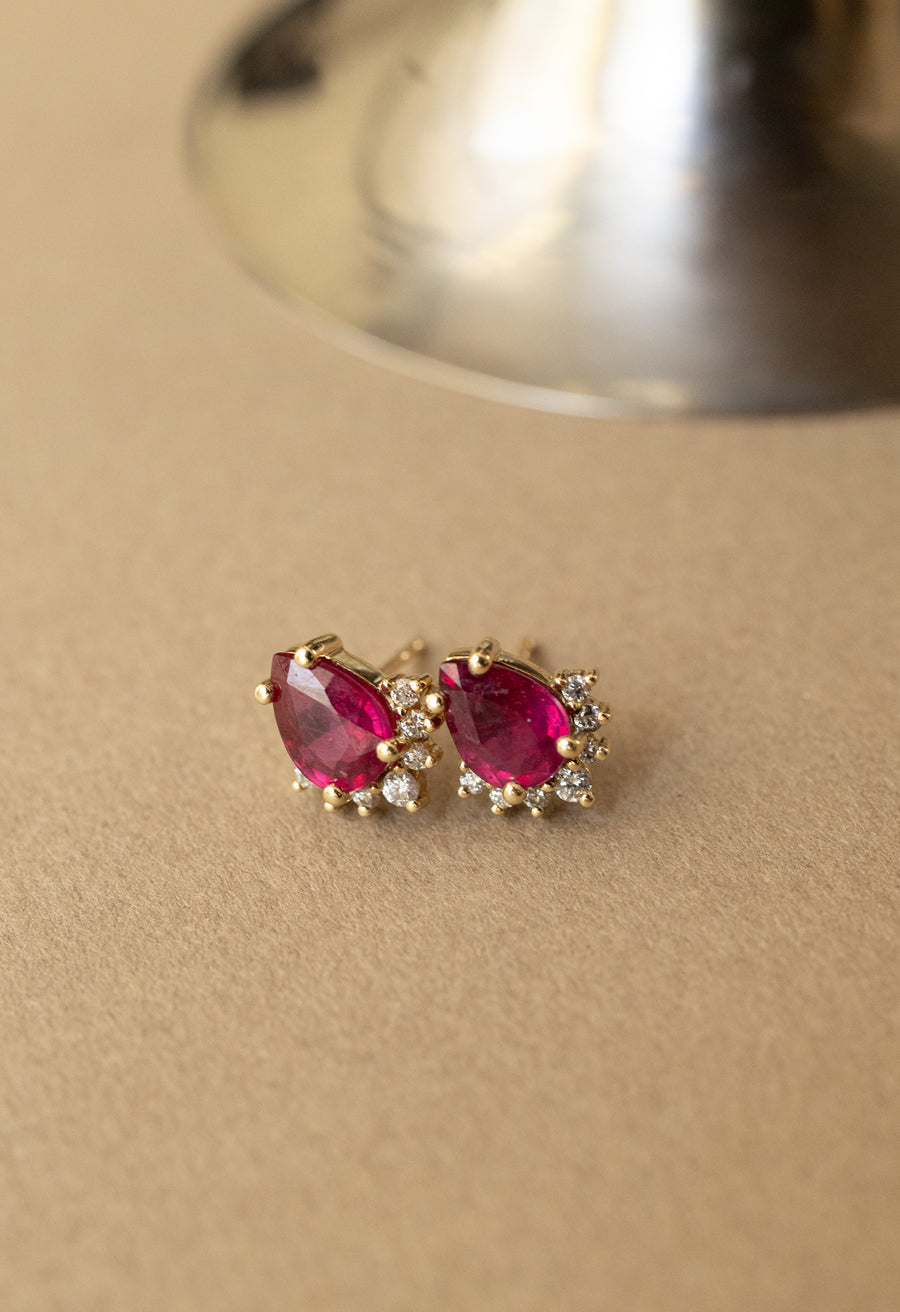 Aretes rubi PS 1.6ct medio halo 1.0 diam 0.1ct 14k