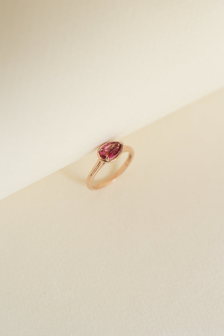 Anillo tourmalina rosa PS 0.9ct bisel 14k