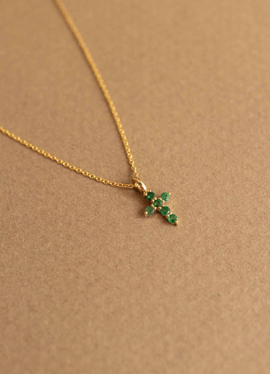 Cruz mini Esmeralda 0.12ct 14k