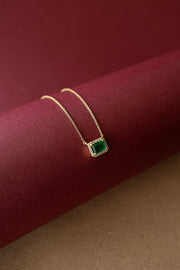 Dije de esmeralda 0.75ct con halo de diamantes 14k