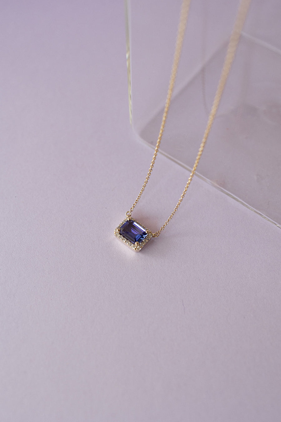 Dije Tanzanita 0.8ct con halo de diamantes 0.15ct 14K