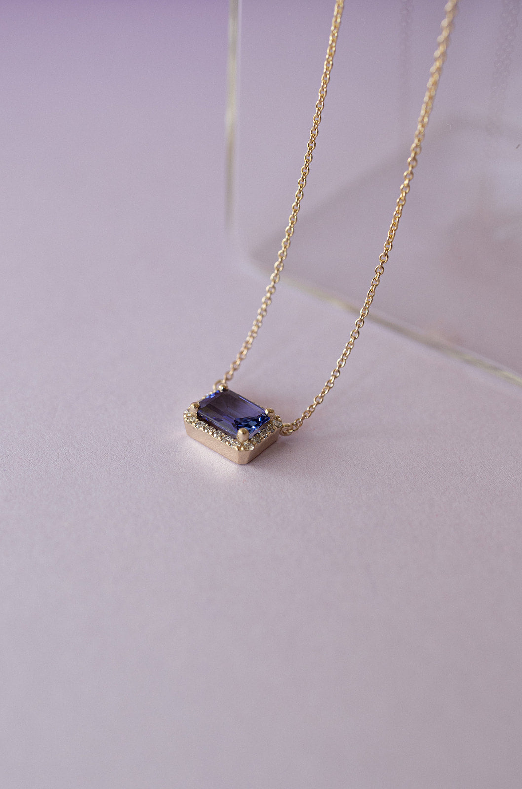 Dije Tanzanita 0.8ct con halo de diamantes 0.15ct 14K