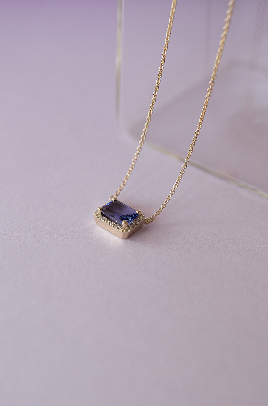 Dije Tanzanita 0.8ct con halo de diamantes 0.15ct 14K