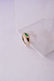 Pinky ring esmeralda MQ con halo de diamantes 14k