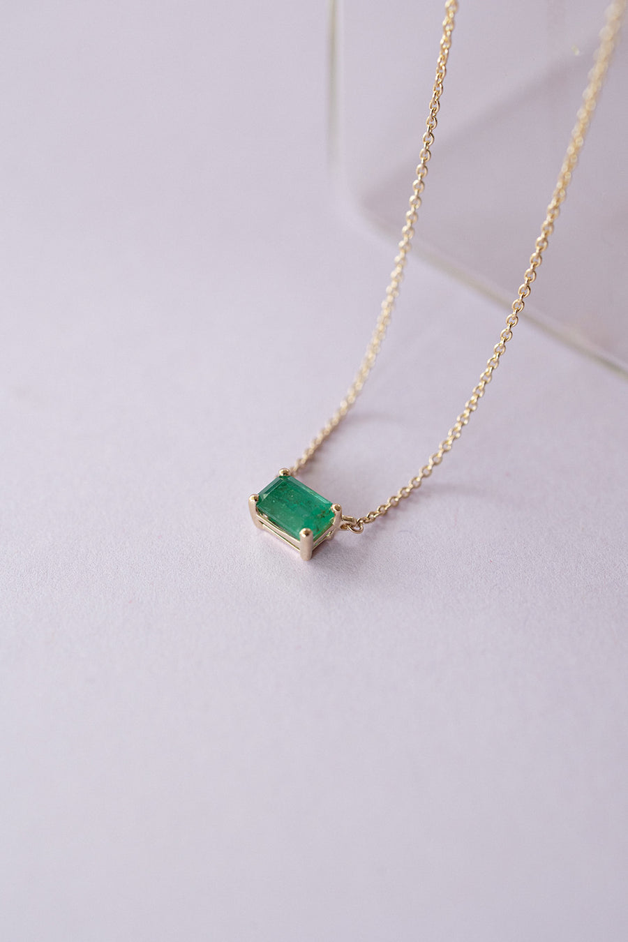 Dije Laurel esmeralda EC 0.5ct 14k