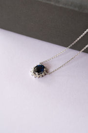 Dije Kate Zafiro 1ct con halo de diamantes 0.2ct 14k