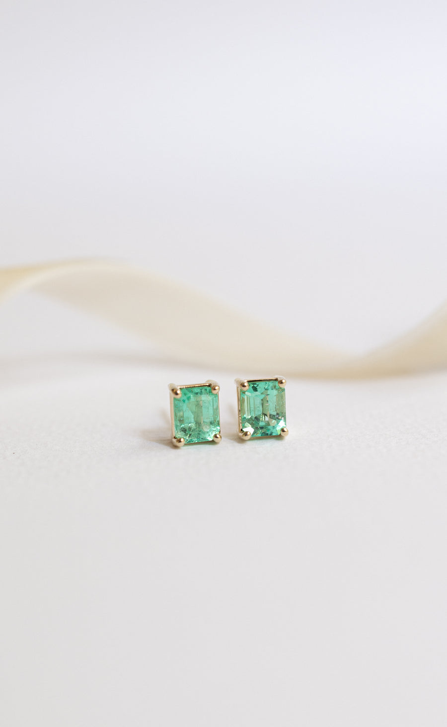 Aretes esmeralda EC 1.29ct 14k