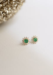 Aretes esmeralda RD 0.7ct con halo de diamantes 0.2ct 14k