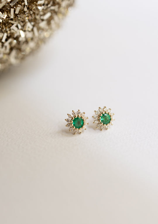 Aretes esmeralda RD 0.7ct con halo de diamantes 0.2ct 14k