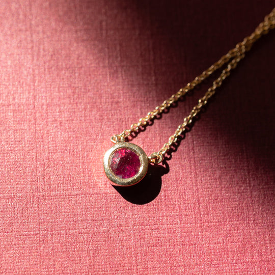 Dije rubi RD 0.4ct bisel 14k